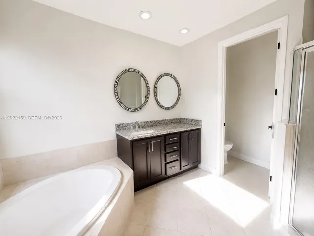 Master bathroom 2