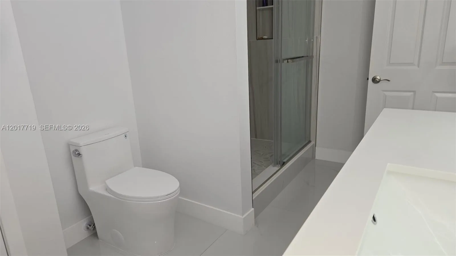 Guest / 2nd Bathroom