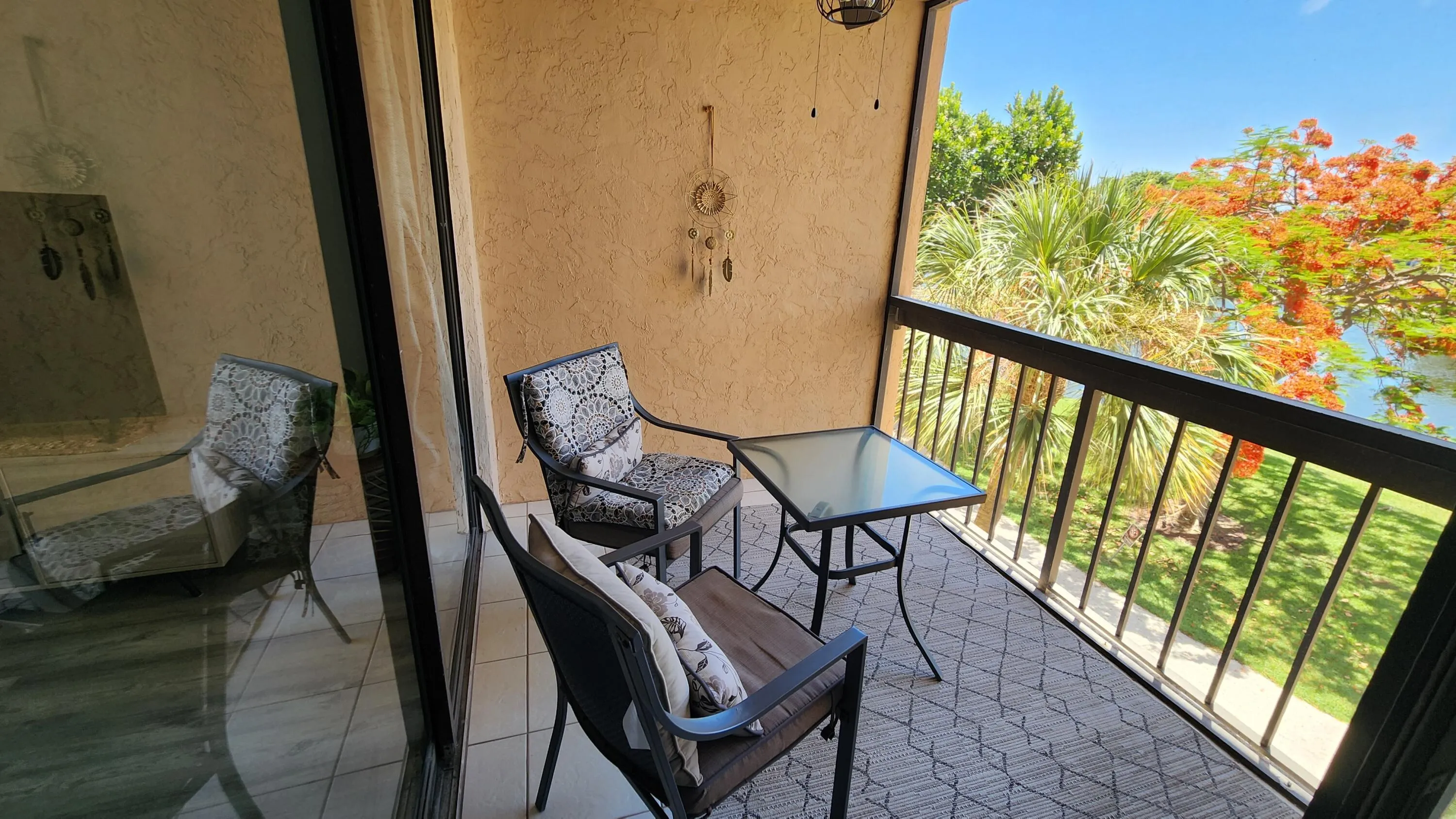 balcony