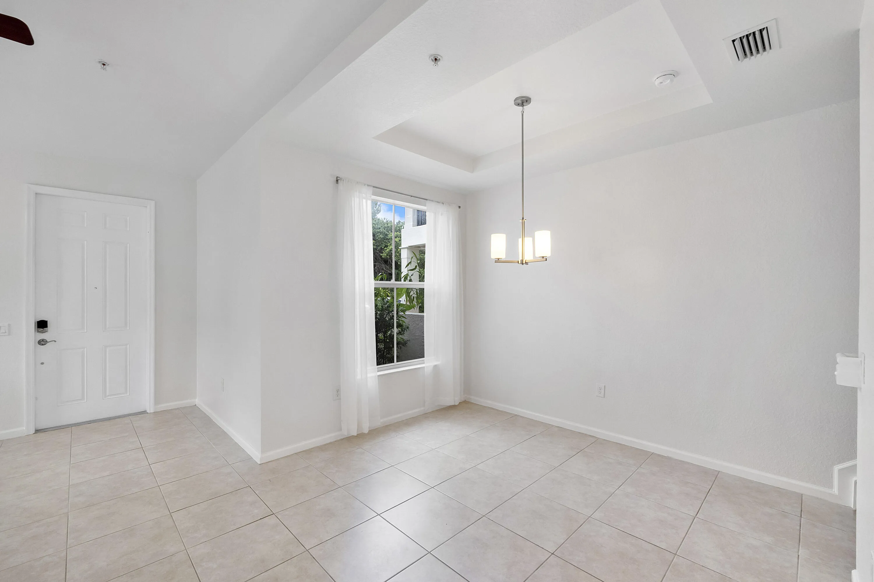 Dining room / Facing front door