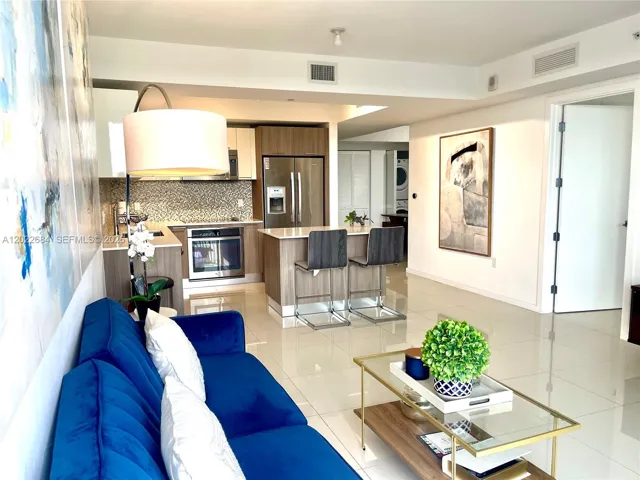 Living room/dining