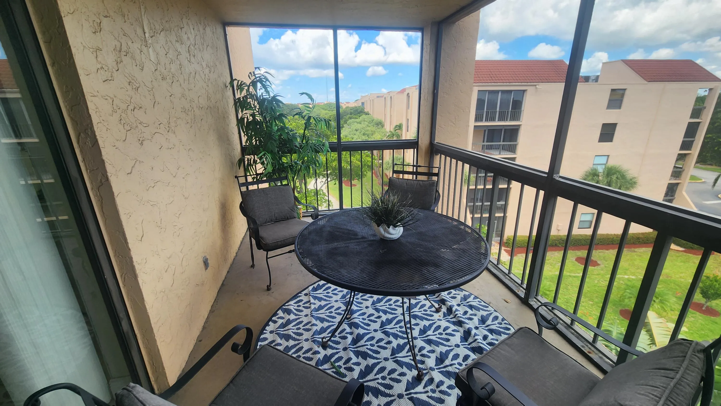 balcony
