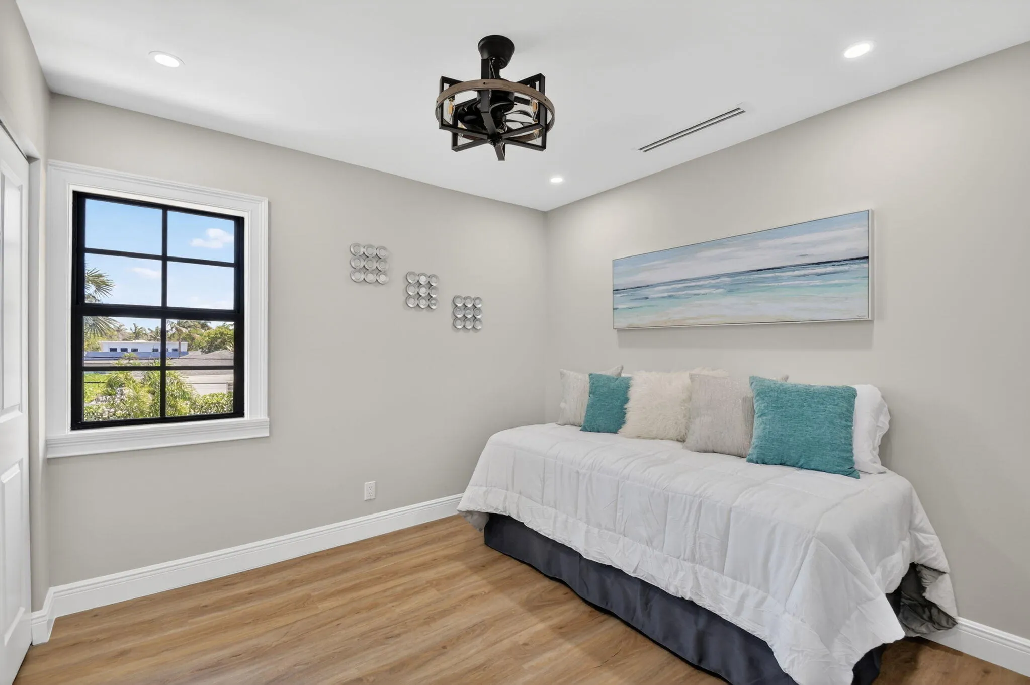 Guest bedroom 2