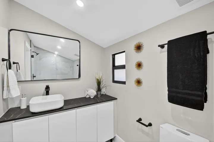 Ground floor en-suite bath