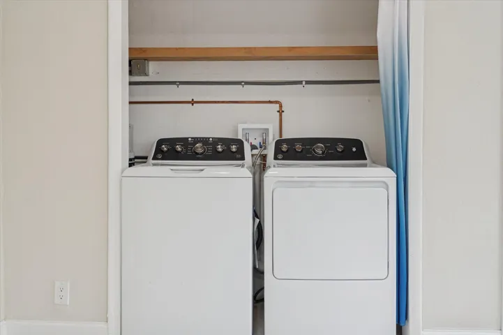 0010-Main House Laundry 37