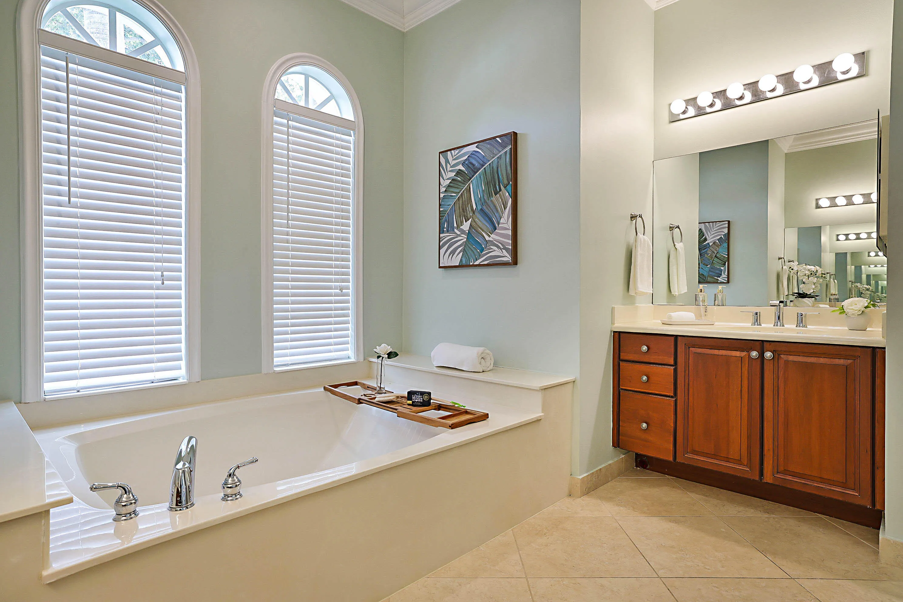 Extra wide whirlpool bath