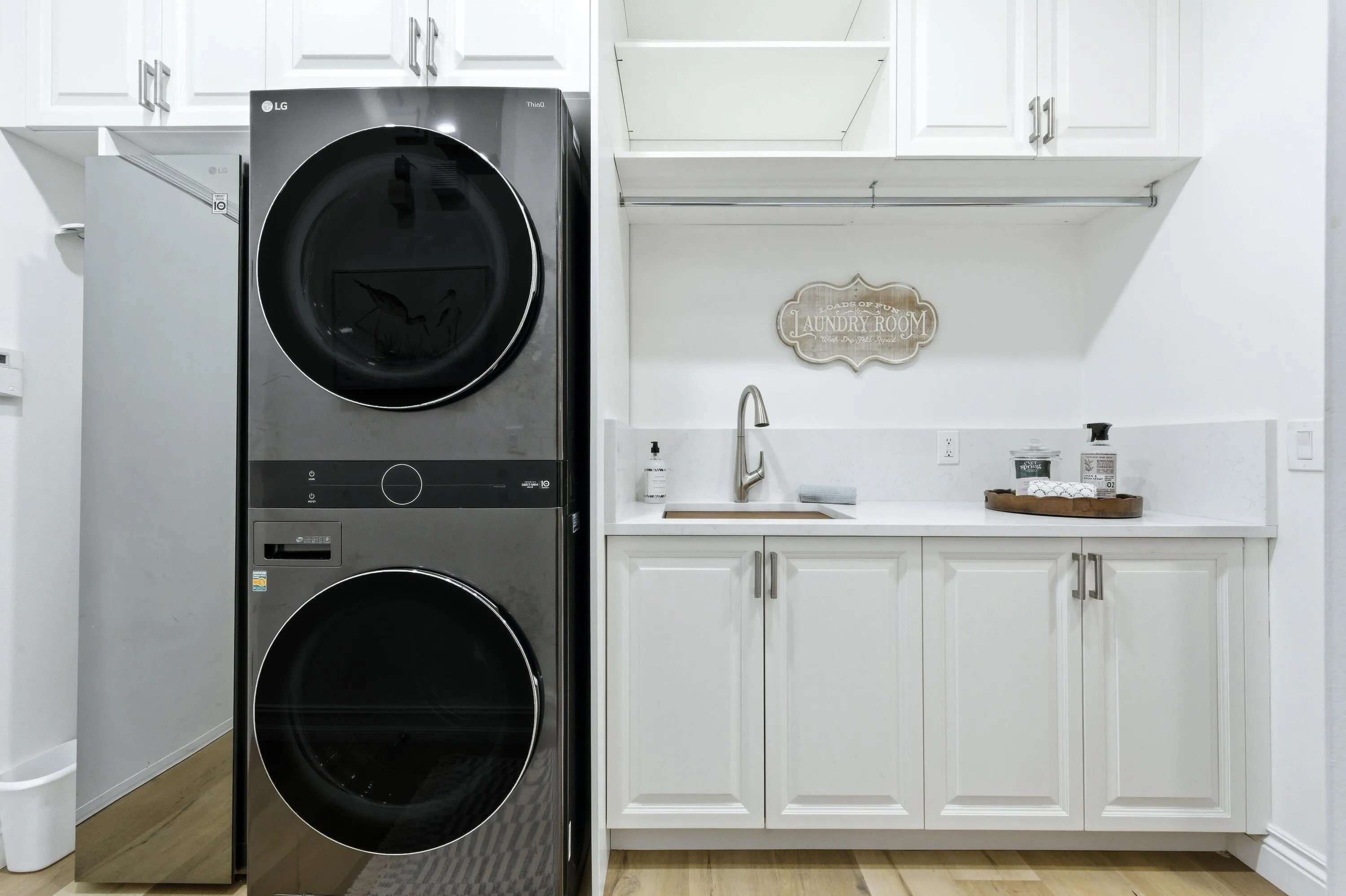 Built-in steam-clothing closet