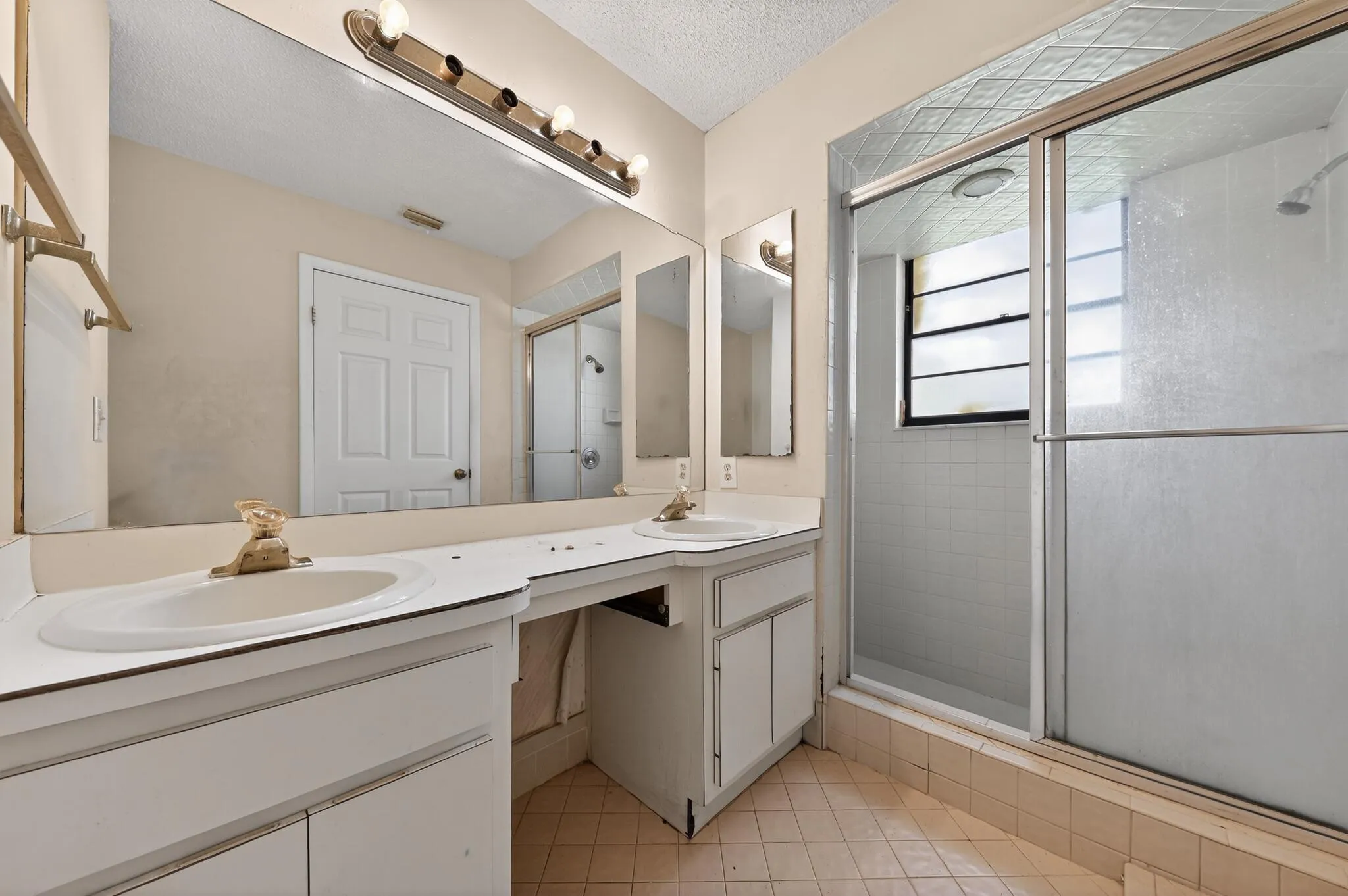 28_8421_Winnipesaukee_Way-Bathroom-0082