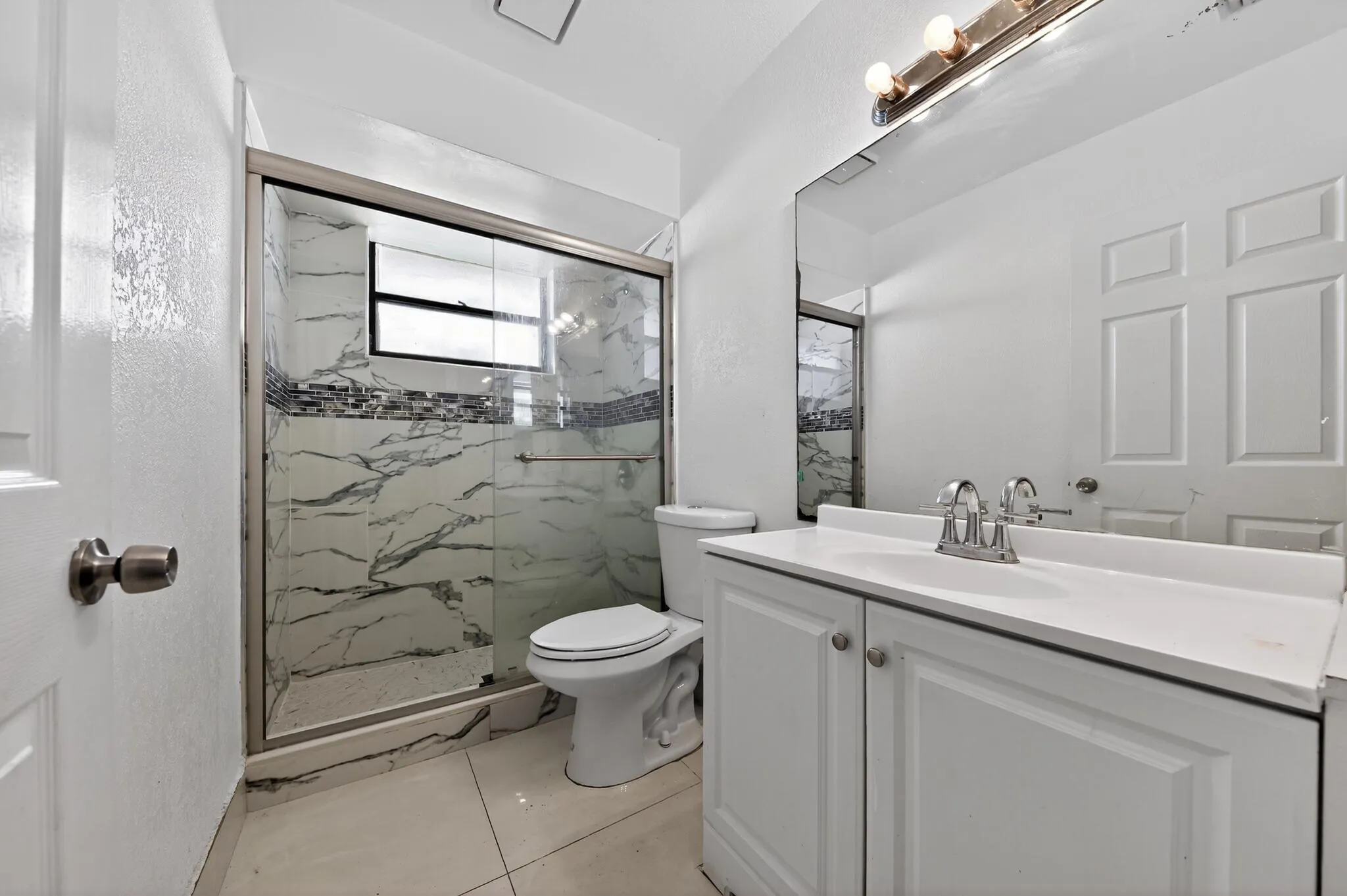 29_8421_Winnipesaukee_Way-Bathroom-0073