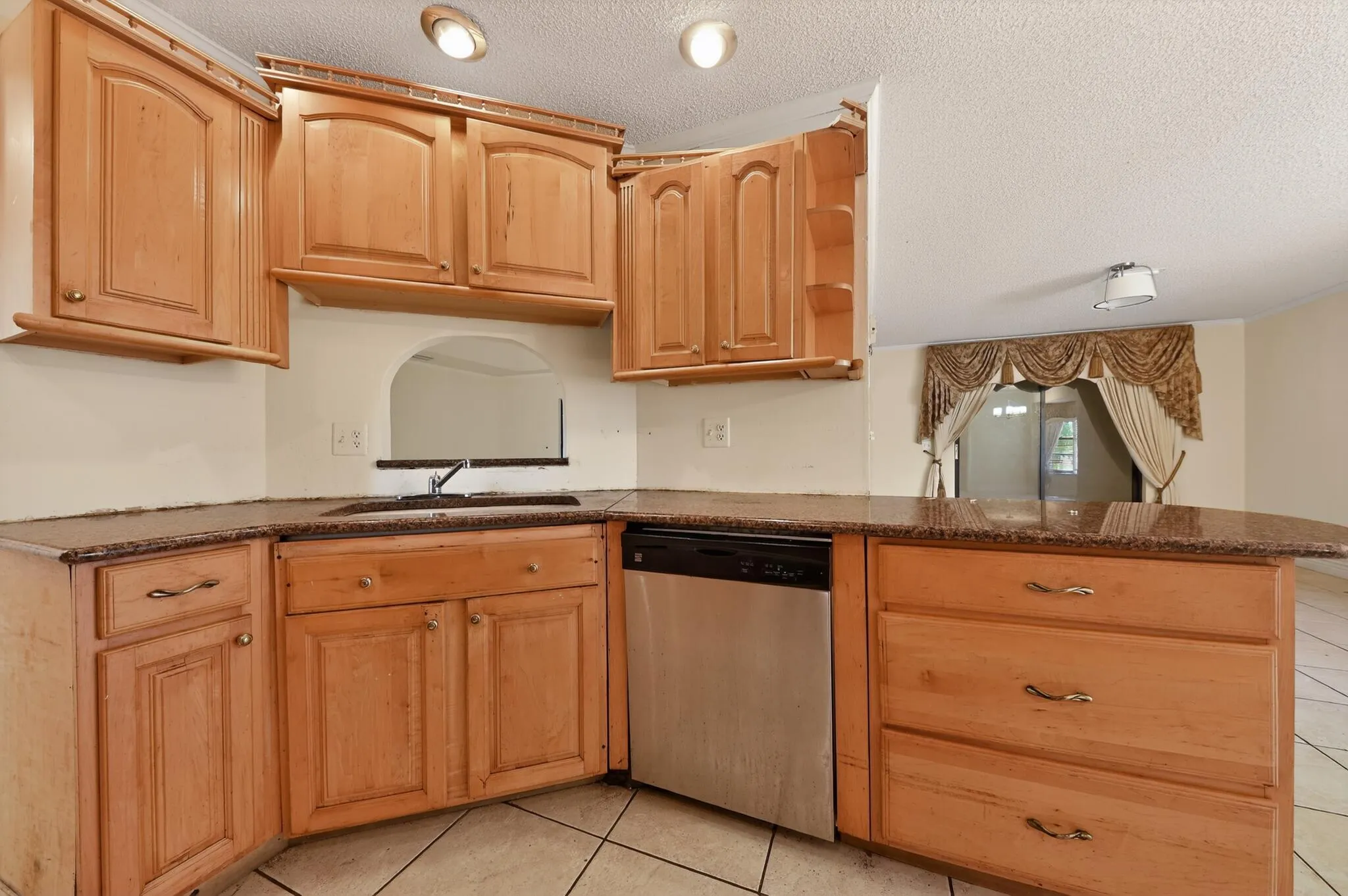 23_8421_Winnipesaukee_Way-Kitchen-0028