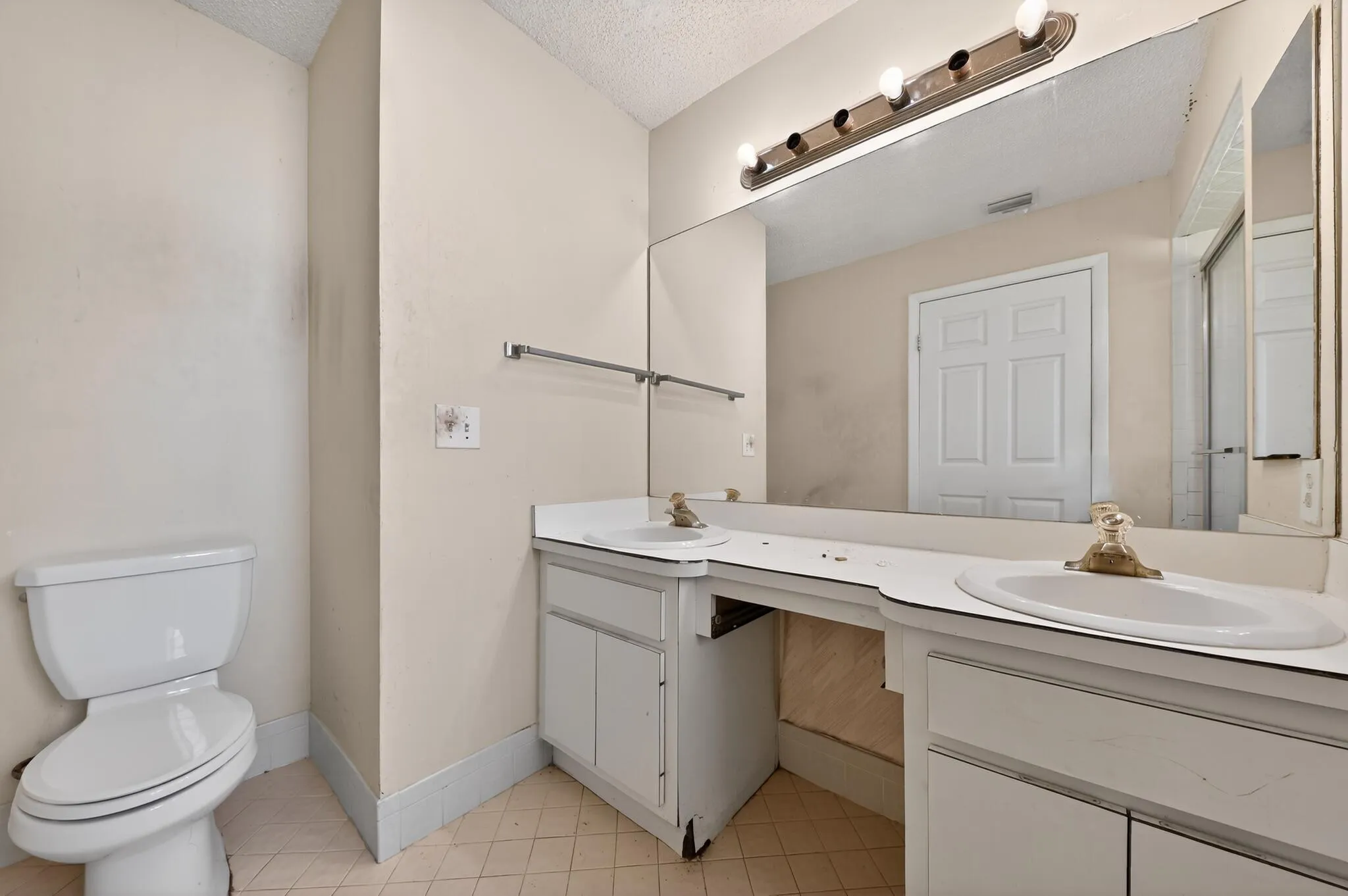 27_8421_Winnipesaukee_Way-Bathroom-0088
