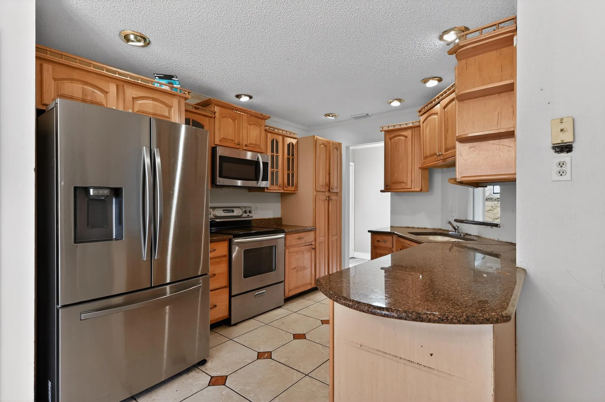 21_8421_Winnipesaukee_Way-Kitchen-0022