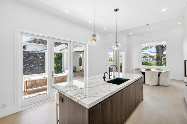 KITCHEN ISLAND