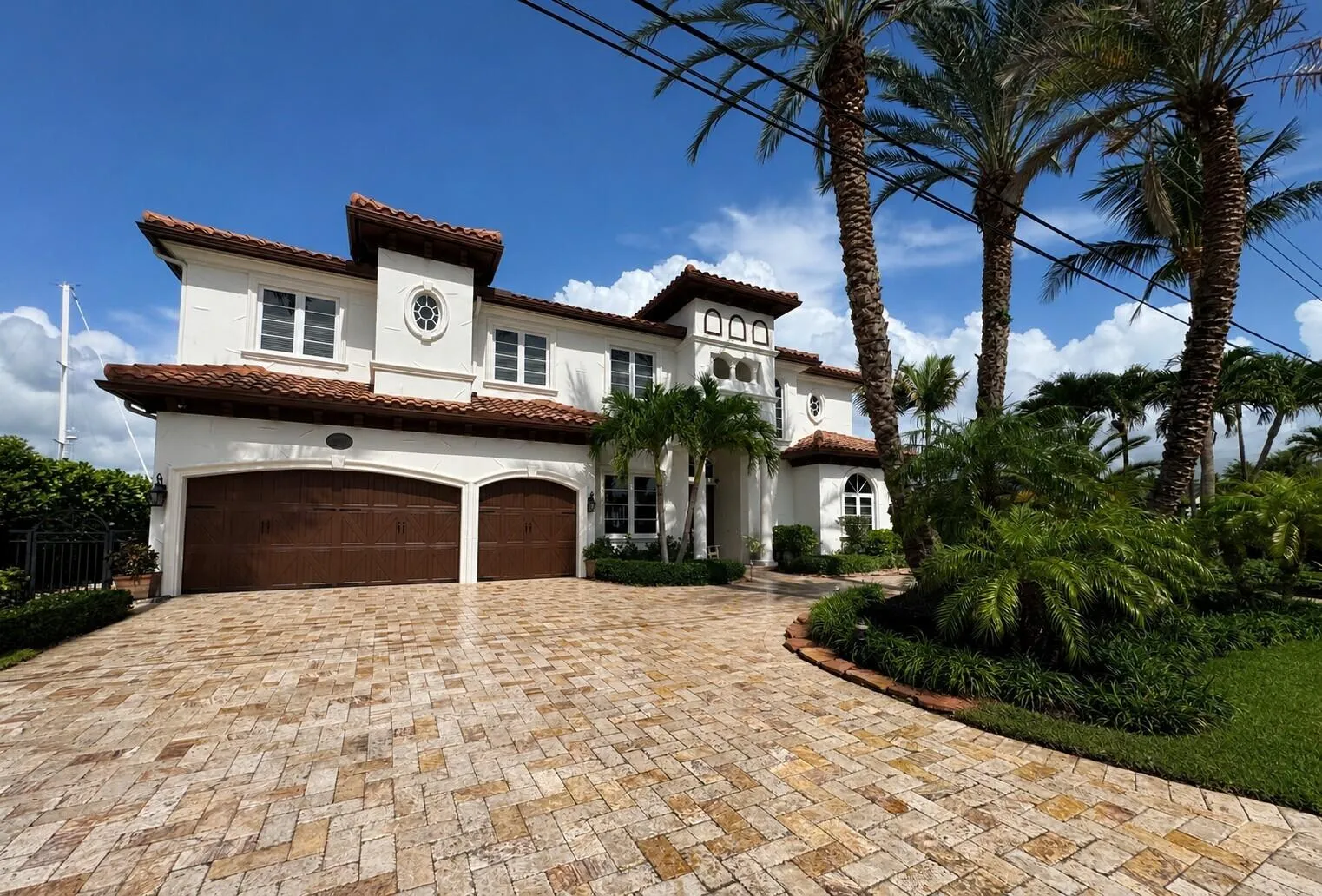 LHP House Left Side New Landscaping 0629
