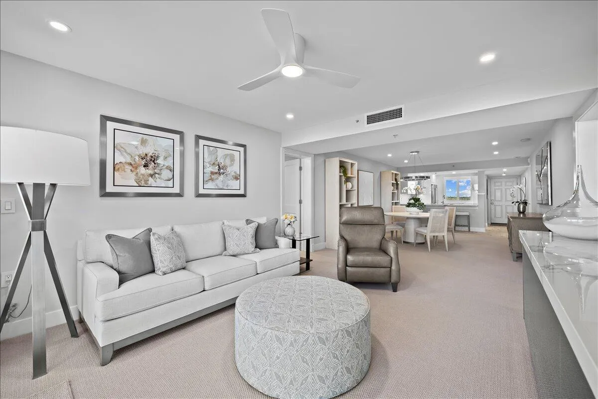 Relaxed Living Room Comfort