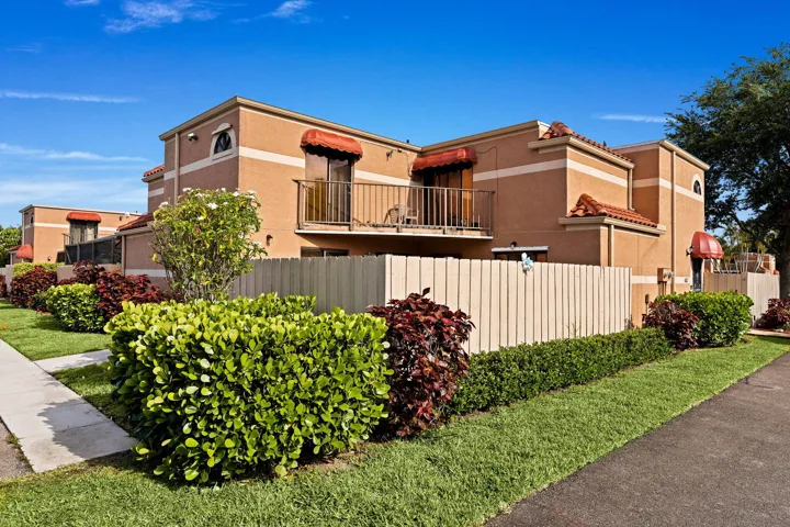 4-web-or-mls-A7406557