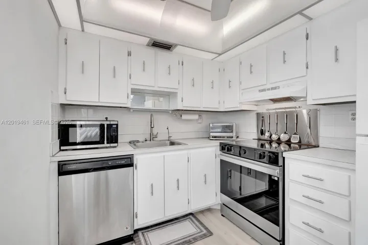 Updated kitchen New digital w-i fi stove