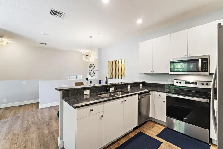 035-114LighthouseCir-UnitC-SMALL