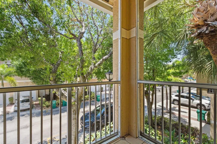 030-114LighthouseCir-UnitC-SMALL