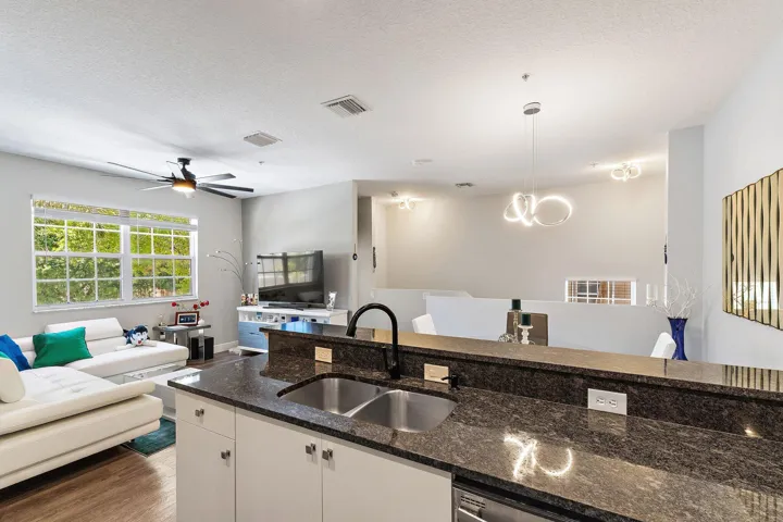 038-114LighthouseCir-UnitC-SMALL