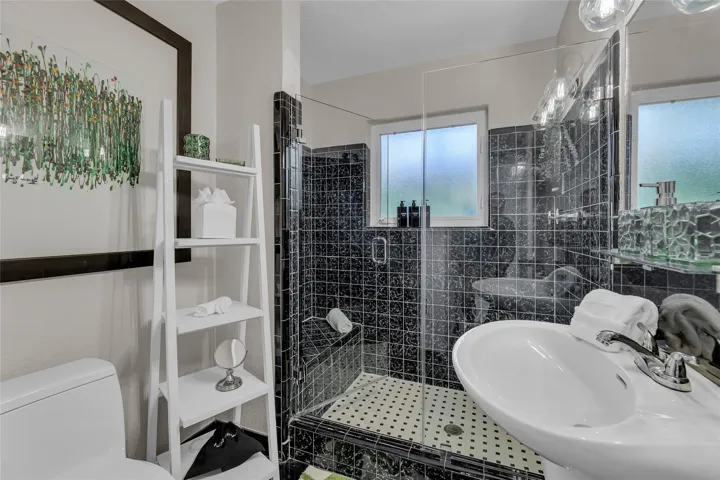 Hallway Full Bathroom