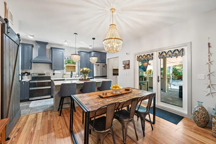 823 Selkirk St-8