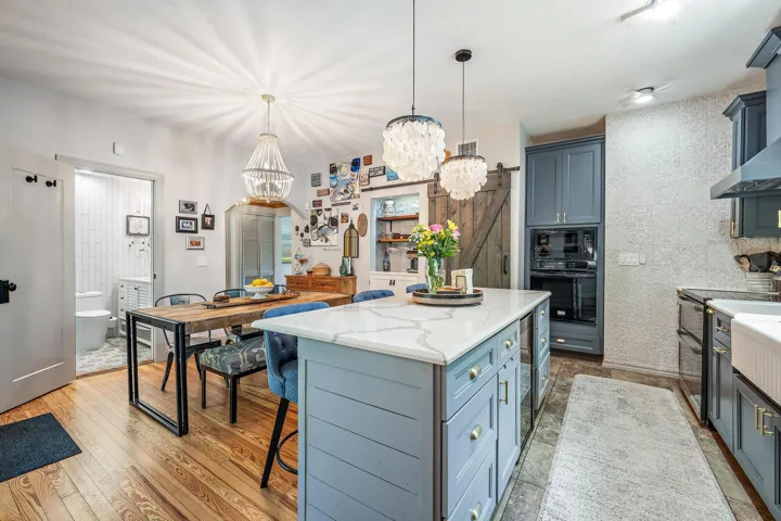 823 Selkirk St-17
