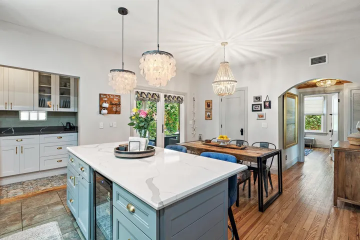 823 Selkirk St-11