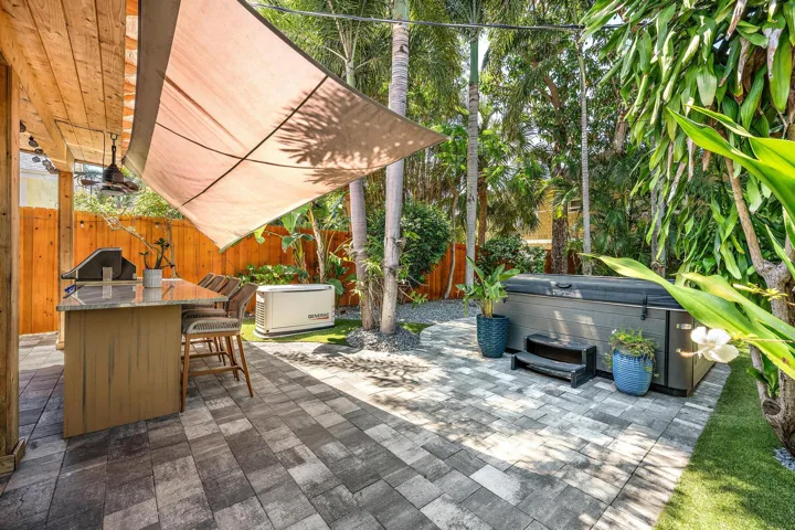 823 Selkirk St-22