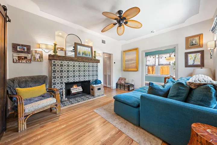 823 Selkirk St-3