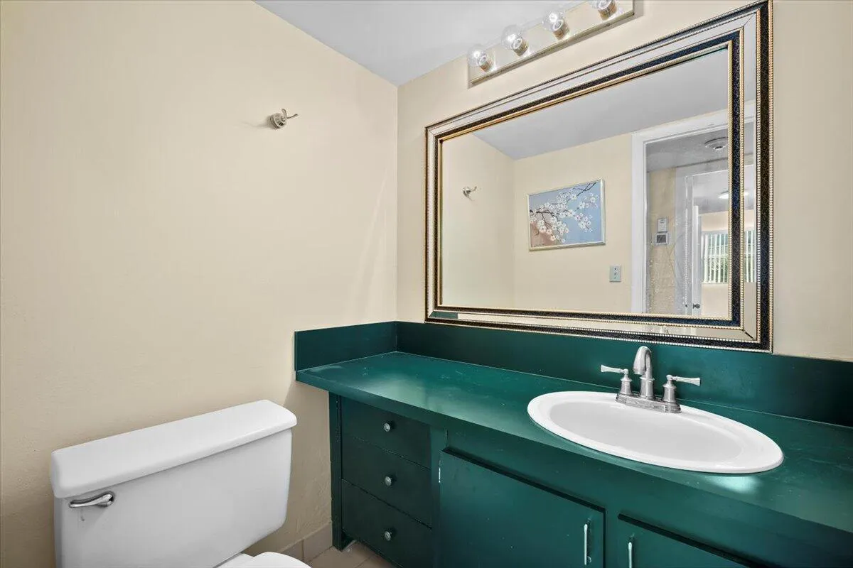 1/2 Bath