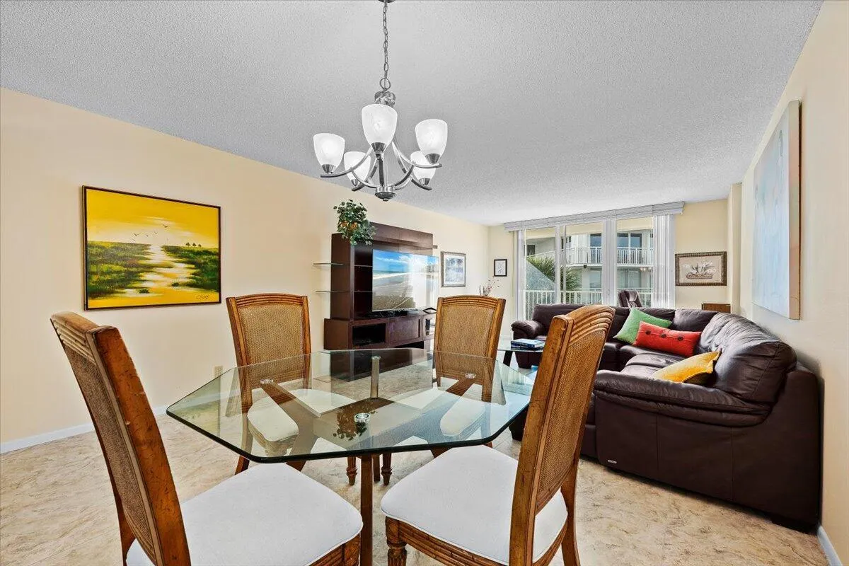 Living/Dining 2