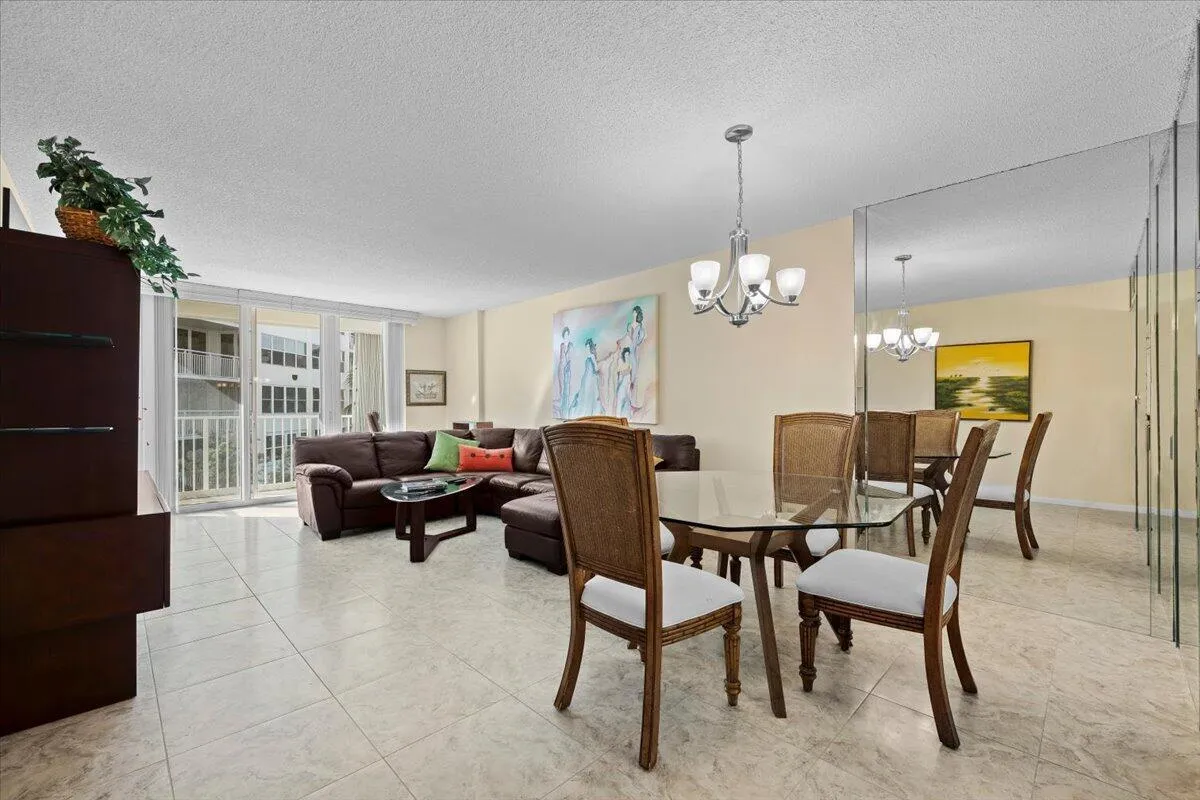 Living/Dining 1