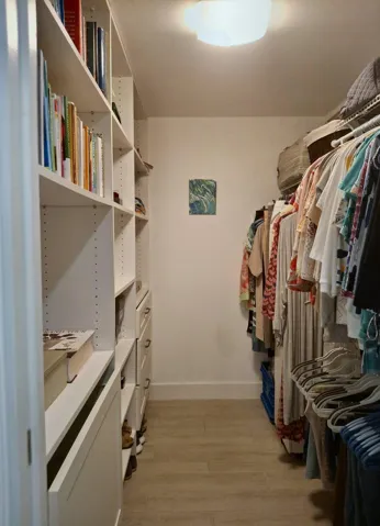 Hers walk-in