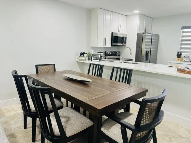 Table that seats 6 of the kitcen