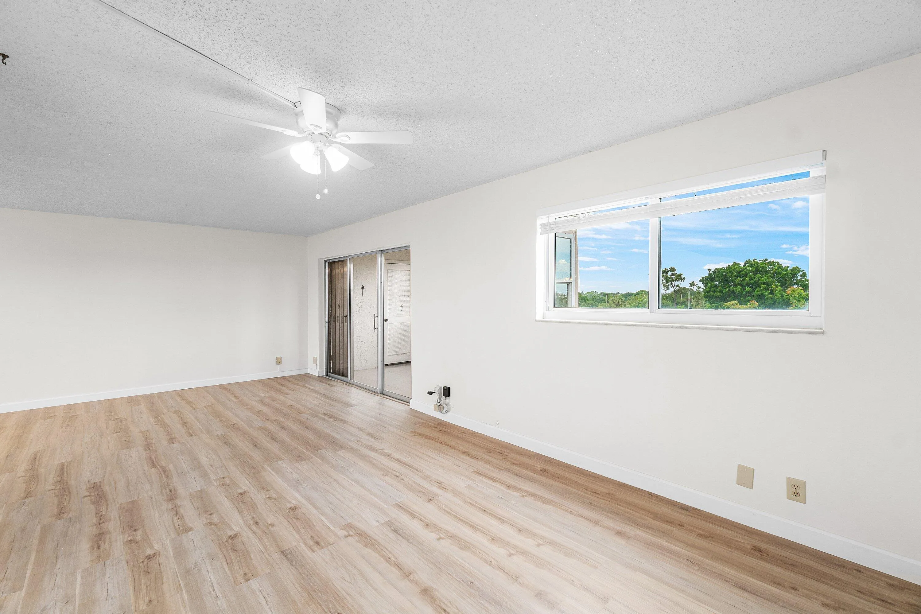 018-725LoriDrive-412-PalmSprings-FL-3346