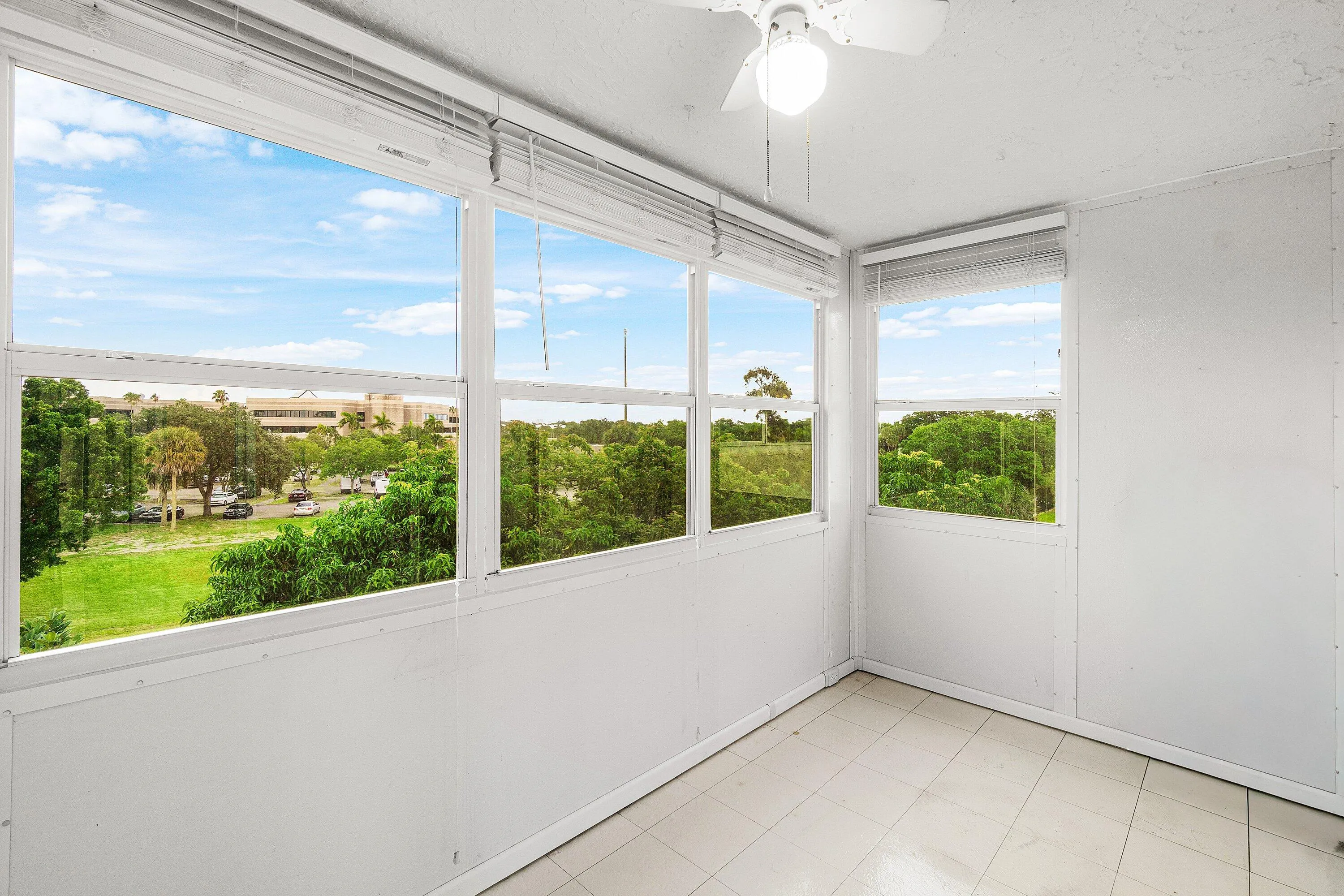 019-725LoriDrive-412-PalmSprings-FL-3346