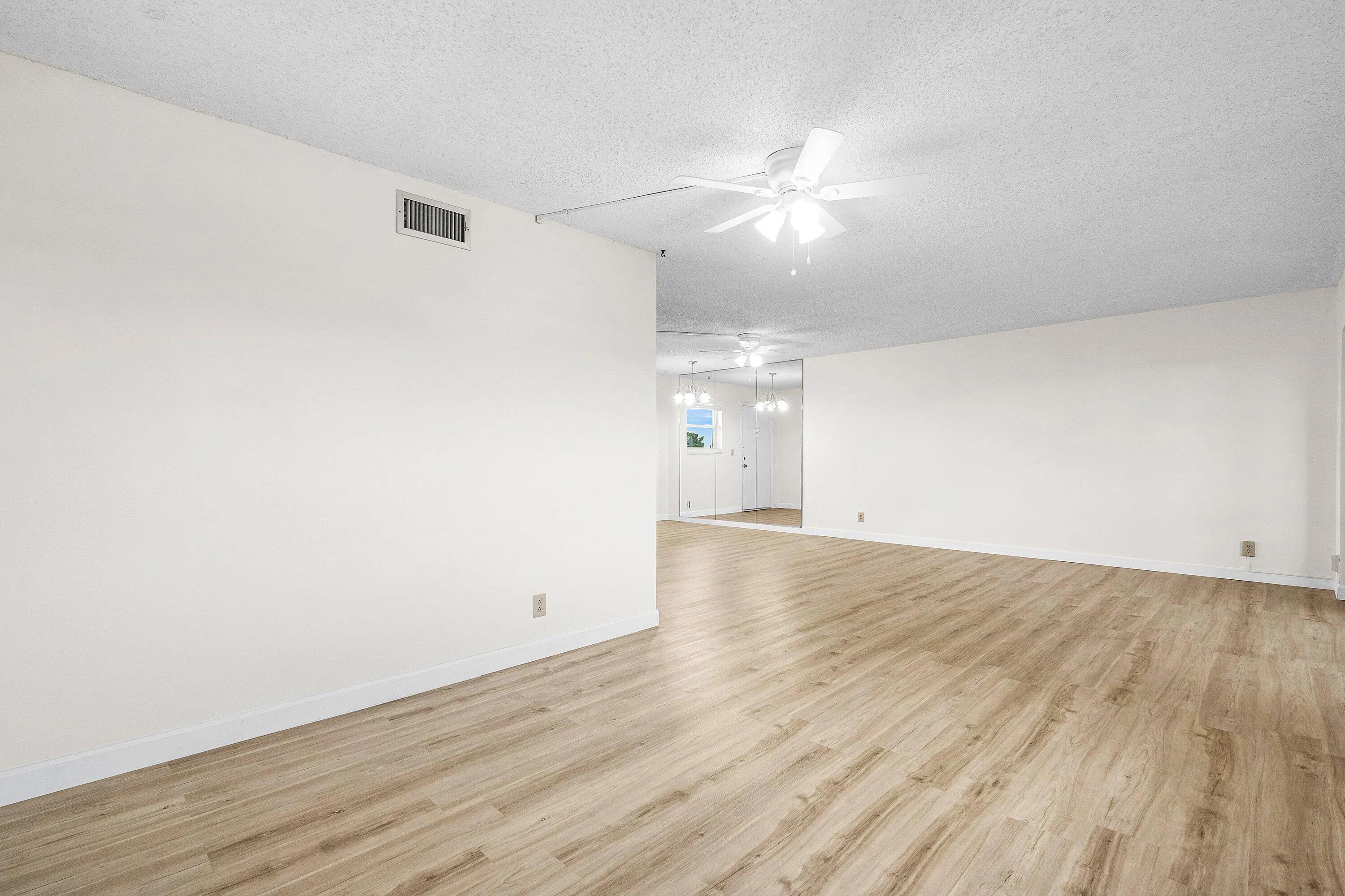 009-725LoriDrive-412-PalmSprings-FL-3346