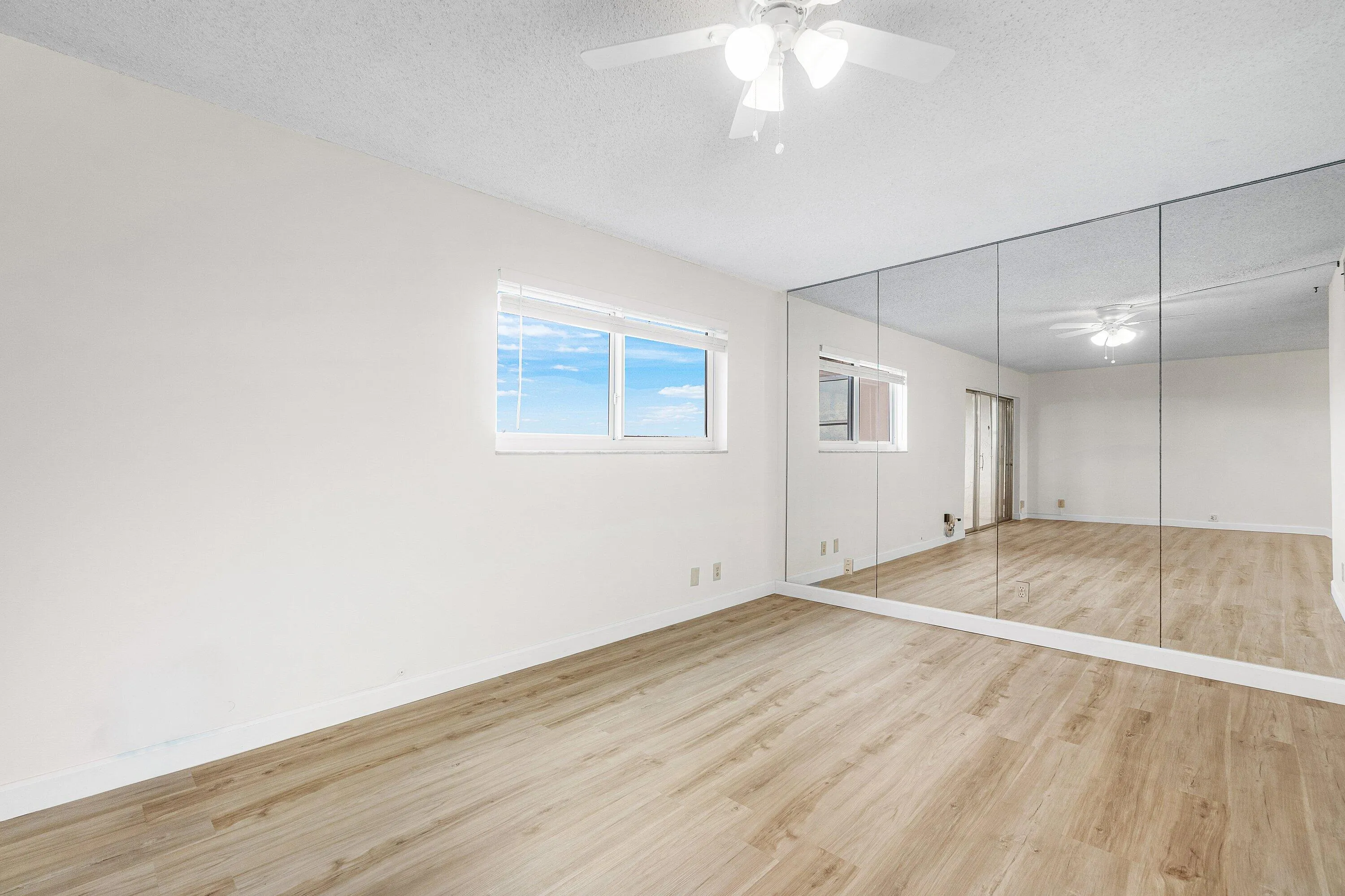 008-725LoriDrive-412-PalmSprings-FL-3346