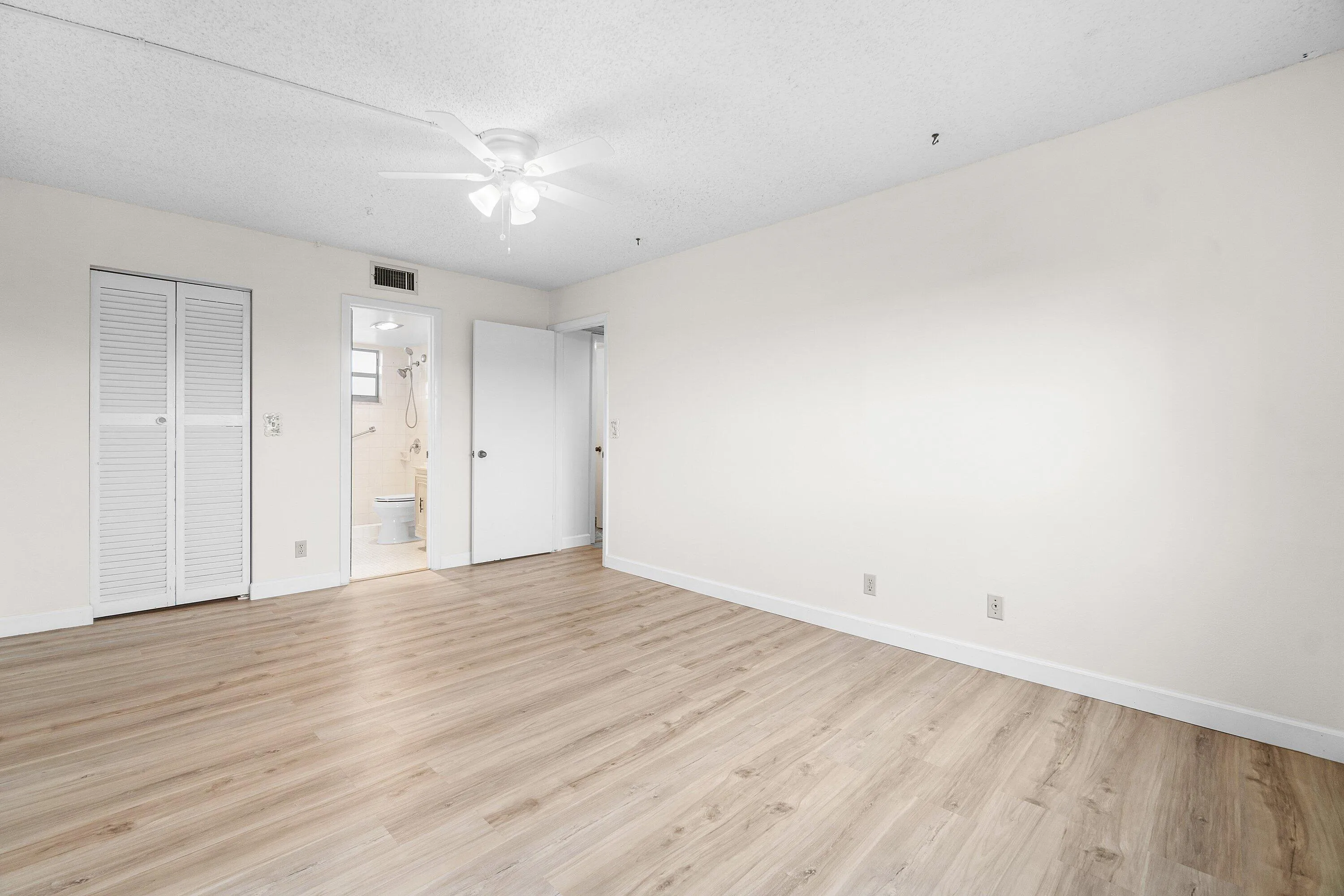 030-725LoriDrive-412-PalmSprings-FL-3346