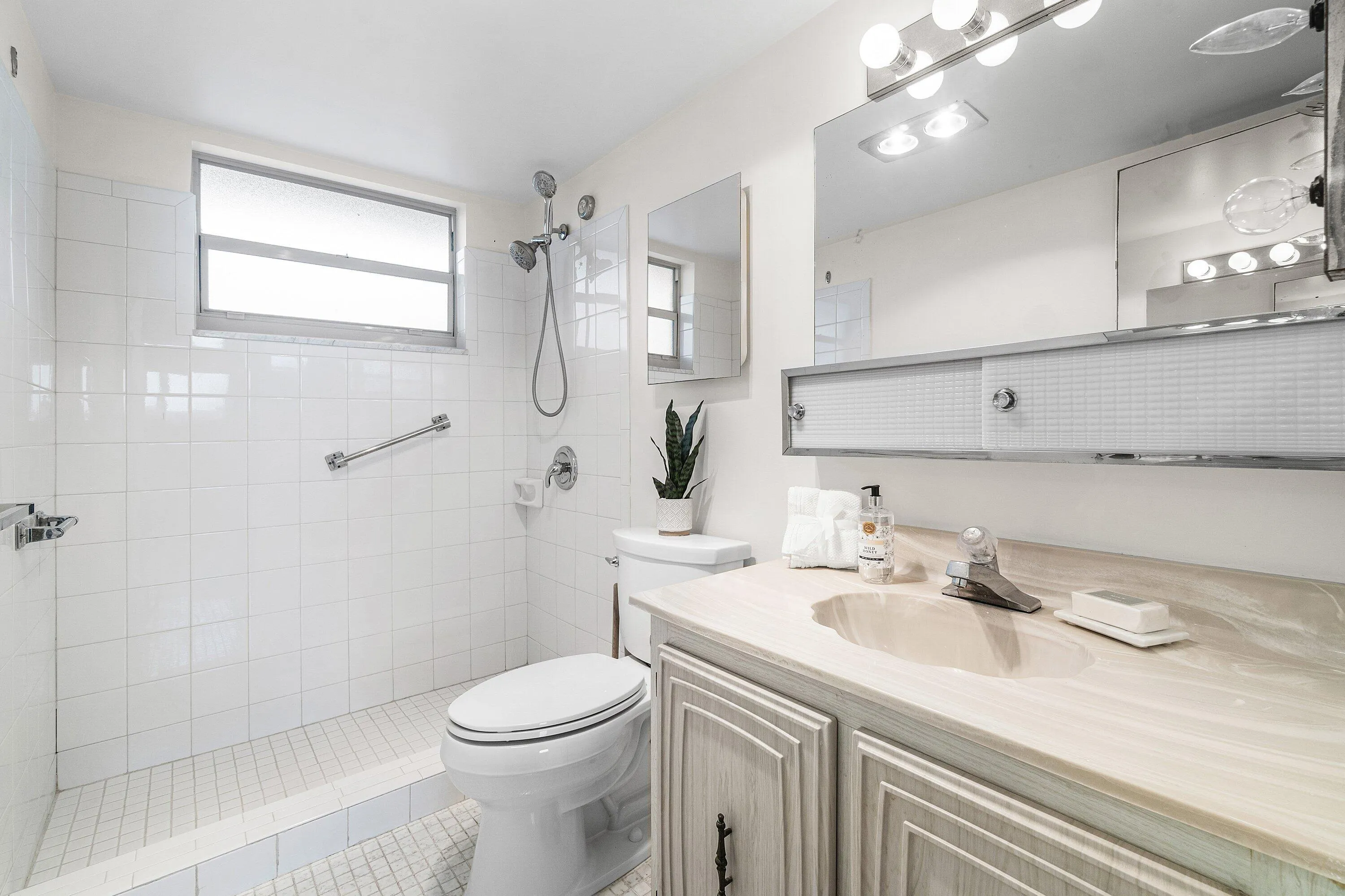 027-725LoriDrive-412-PalmSprings-FL-3346
