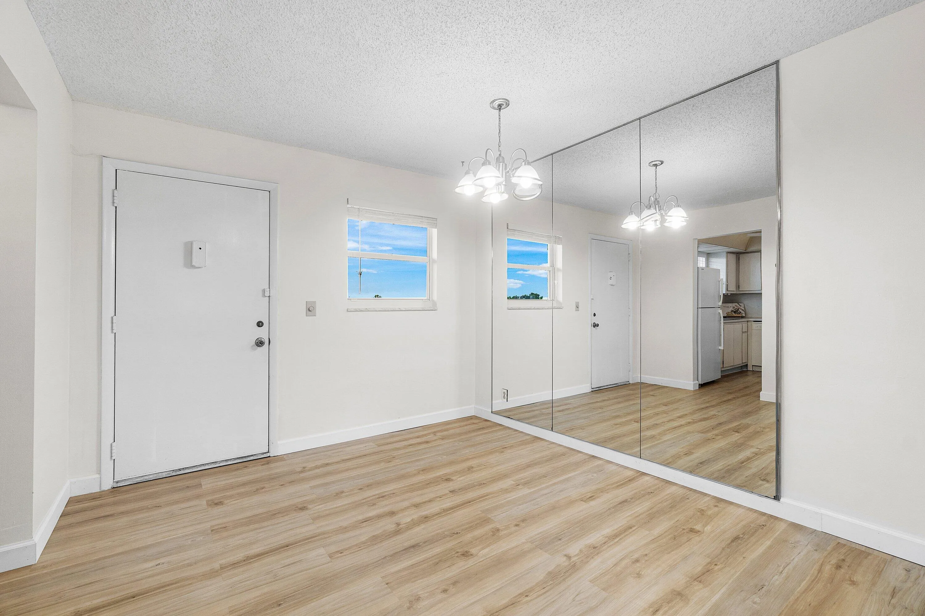 011-725LoriDrive-412-PalmSprings-FL-3346