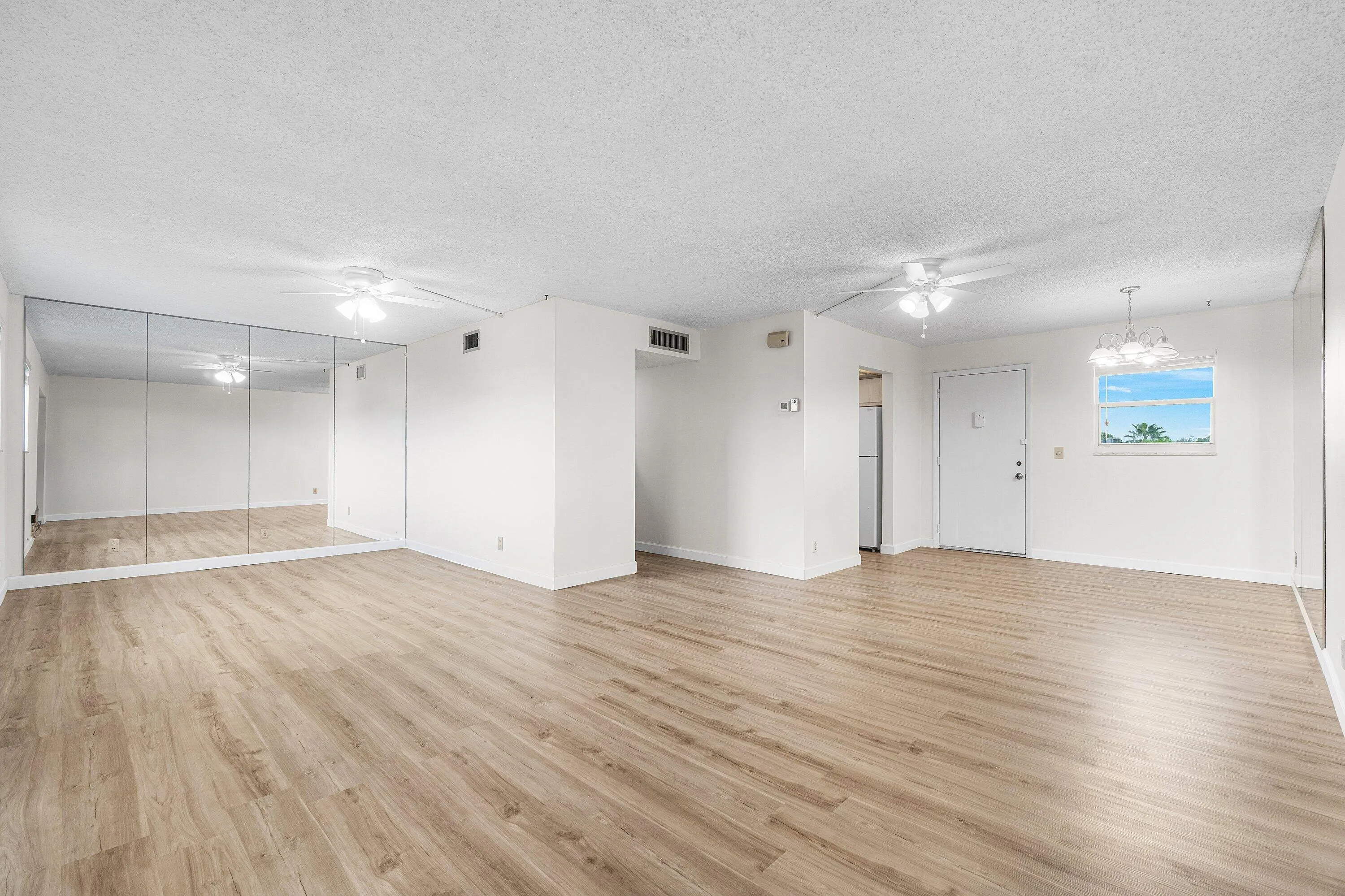 007-725LoriDrive-412-PalmSprings-FL-3346