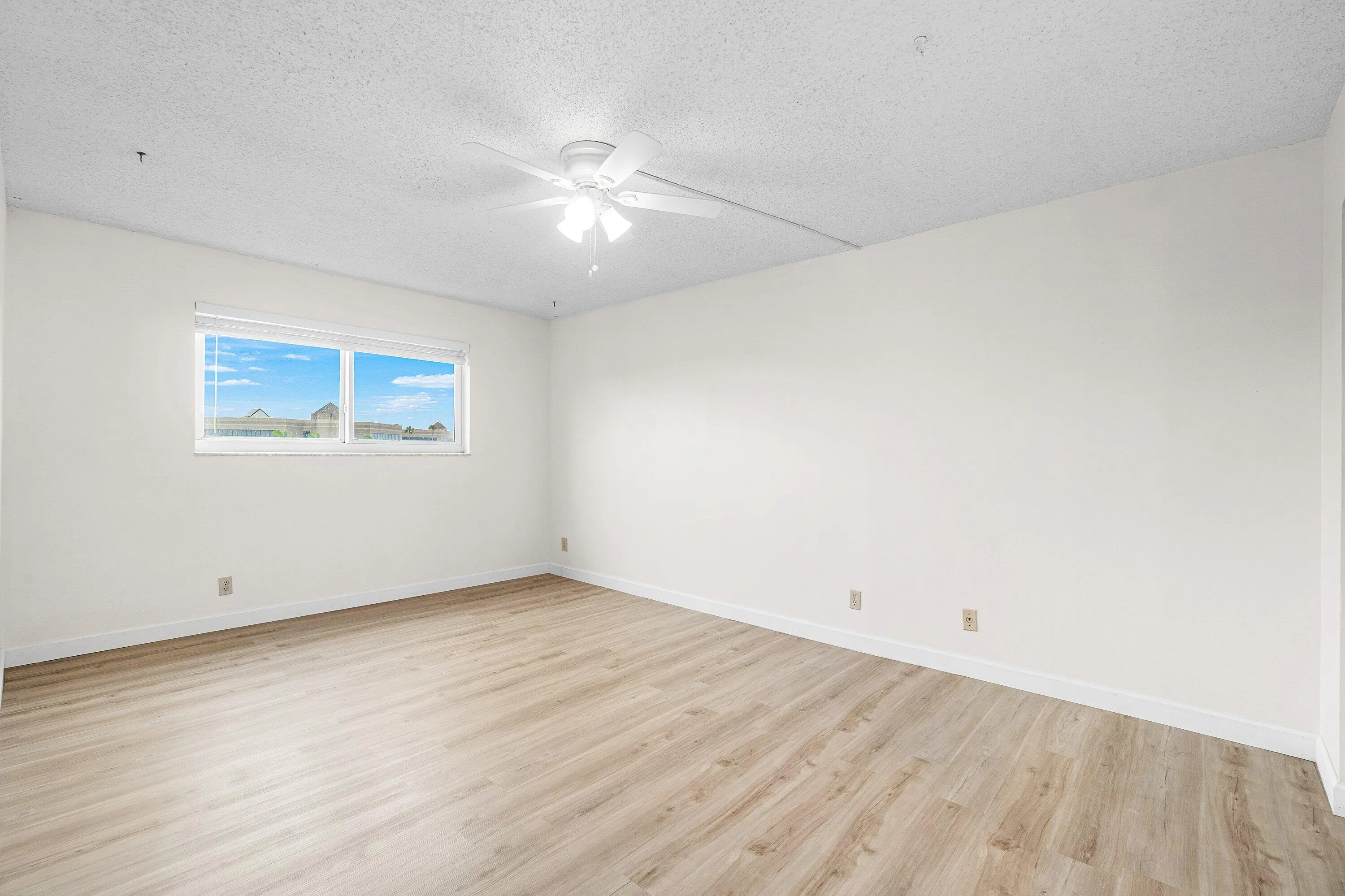 029-725LoriDrive-412-PalmSprings-FL-3346