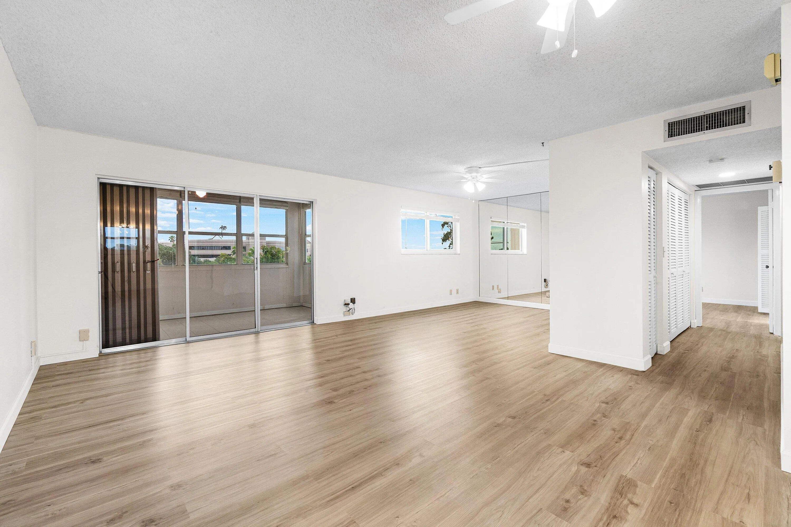 005-725LoriDrive-412-PalmSprings-FL-3346