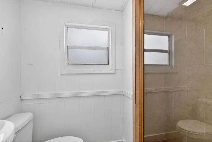 w/Walk-in Shower