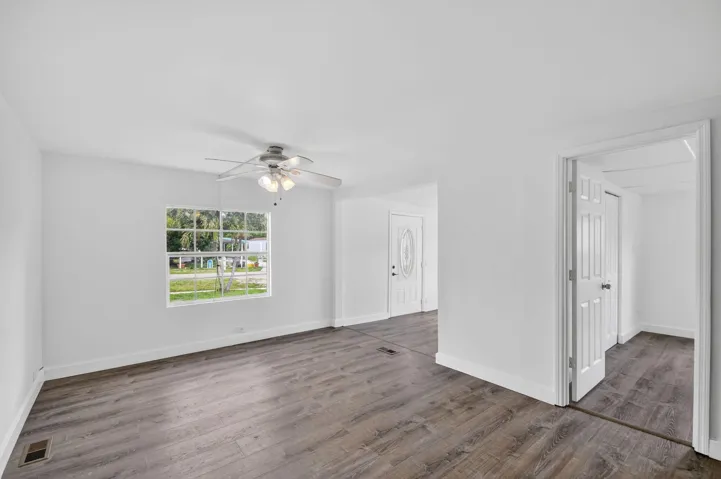 Living Room / BR3