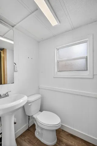 Primary Bath w/Ensuite Bath and Walk-in Shower