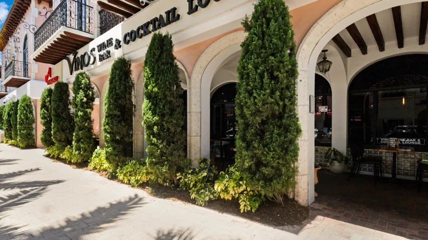 So much to see and do in Las Olas.