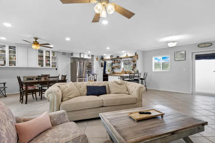Large living area, open kitchen